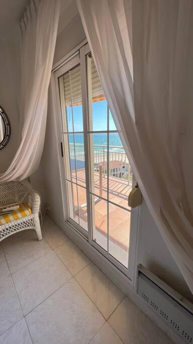 Ferienwohnung Apartamento Con Acceso Directo A La Playa Valencia Exterior foto